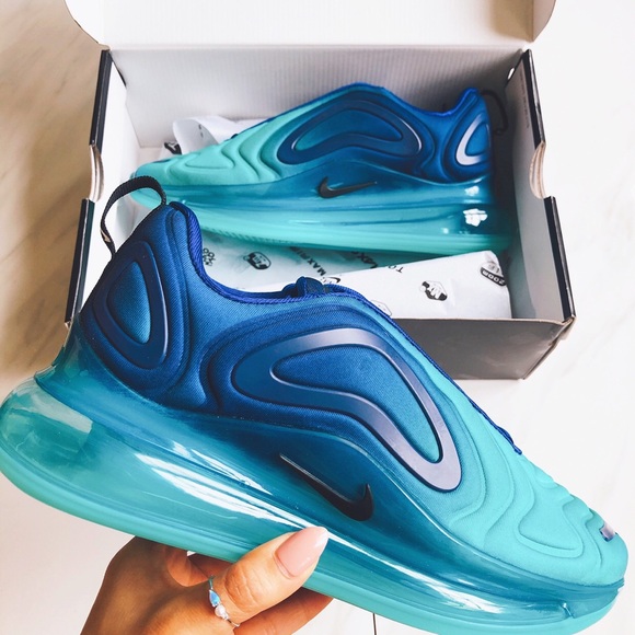 Nike Air Max 720 - Picture 2 of 8